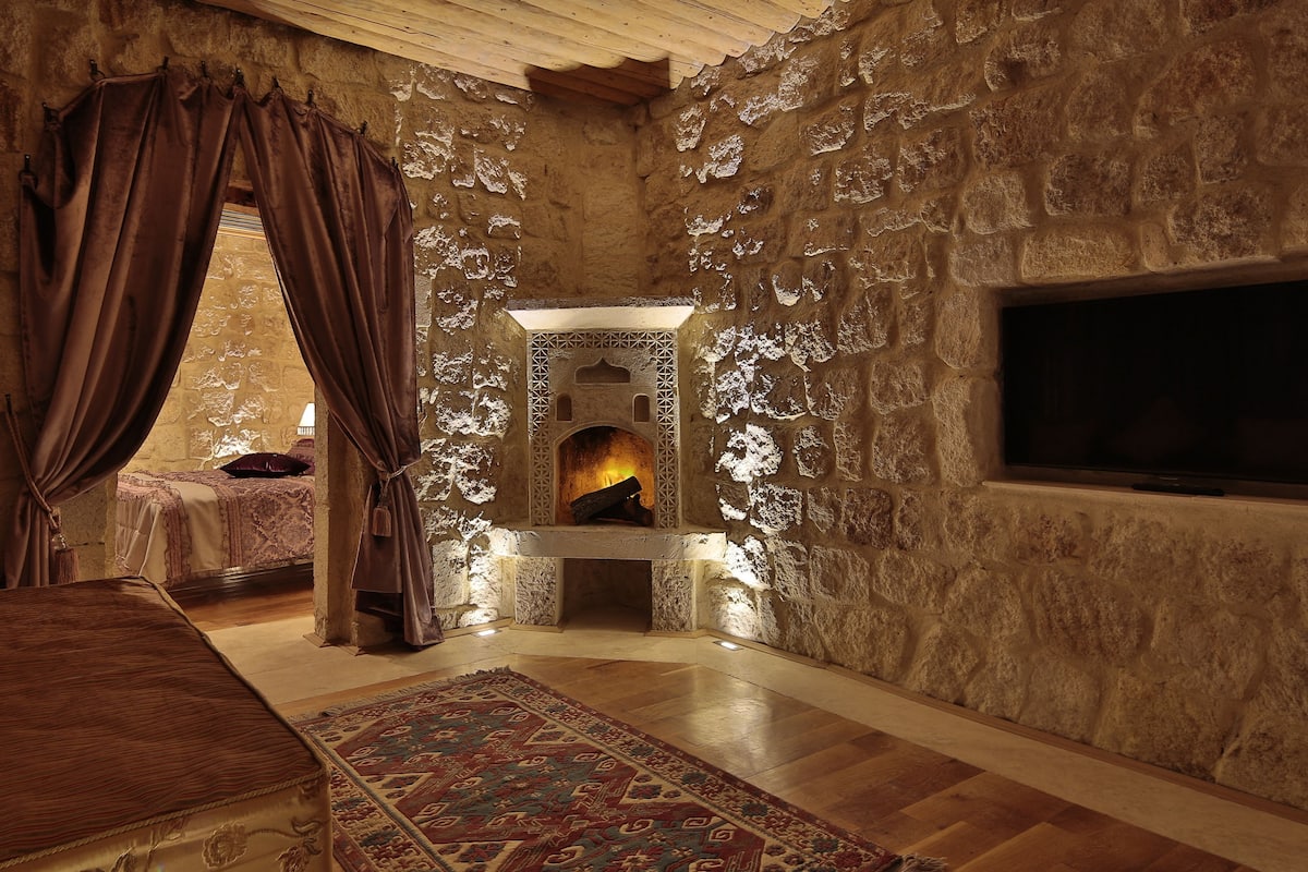 Superior Room | 1 bedroom, premium bedding, minibar, in-room safe