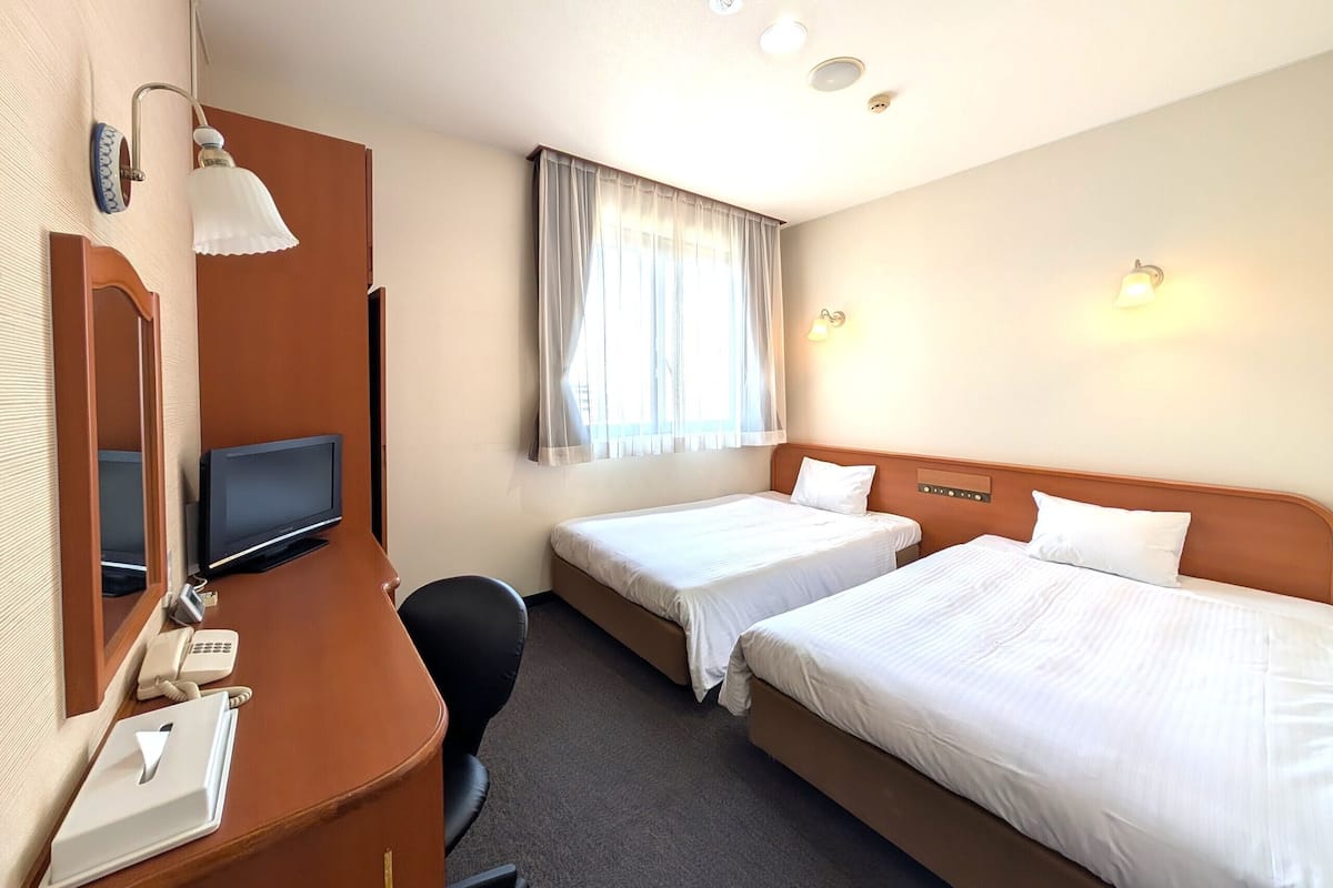 高档床上用品、羽绒被、办公桌、遮光窗帘