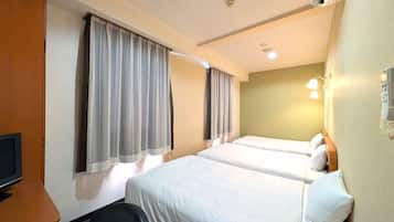 Triple Room, Multiple Bedrooms, Non Smoking | Premium bedding, down comforters, desk, blackout drapes