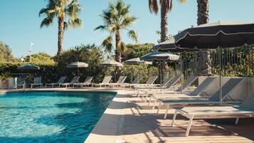 Outdoor pool, pool umbrellas, sun loungers
