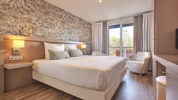 Chambre Familiale, balcon | Minibar, coffres-forts dans les chambres, bureau, Wi-Fi gratuit