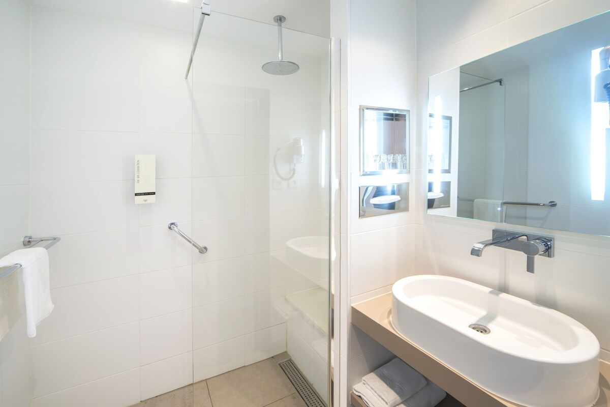 Bathroom | Shower, free toiletries, hair dryer, towels