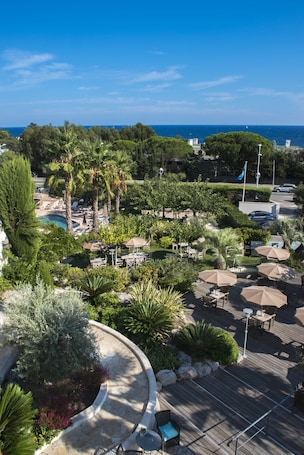 View from property. Van der Valk Hotel Le Catalogne Saint Aygulf