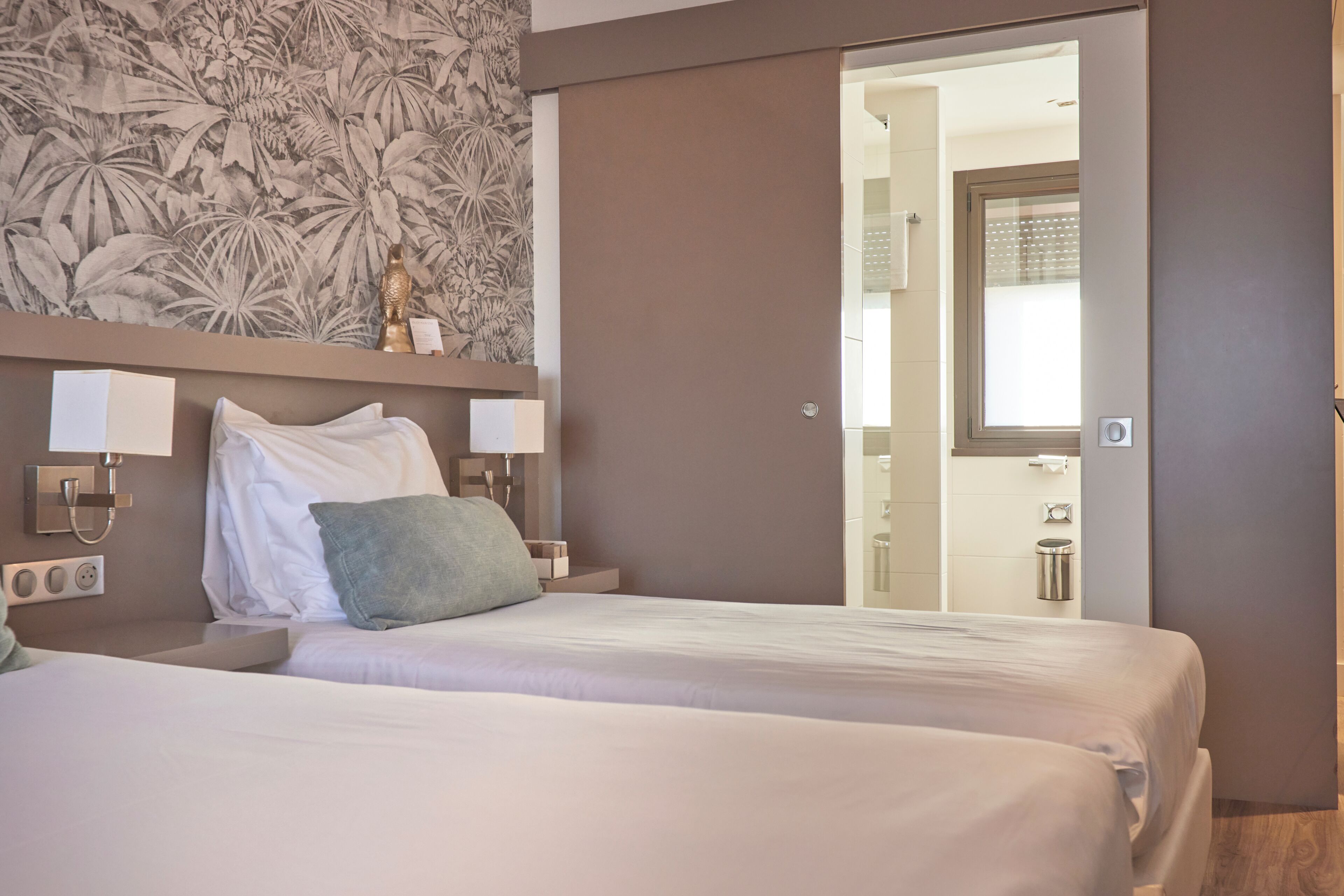 Chambre Triple | Minibar, coffres-forts dans les chambres, bureau, Wi-Fi gratuit