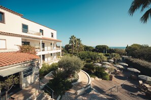 Habitación de lujo doble, balcón, vistas al jardín | Vistas del balcón