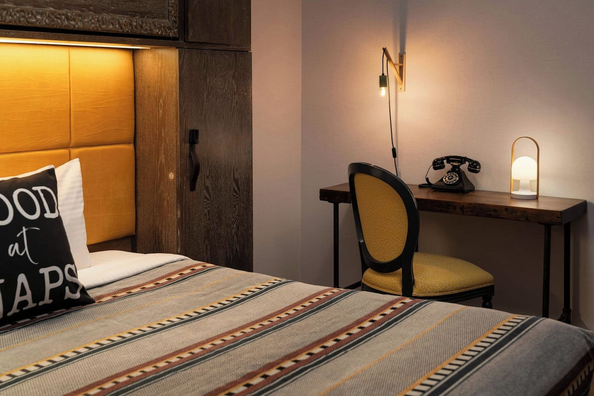 Premium bedding, WiFi (free), bed sheets