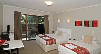 Airport Harbour View Motel