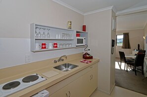 Studio | Cuisine privée | Réfrigérateur, four à micro-ondes, surface de cuisson