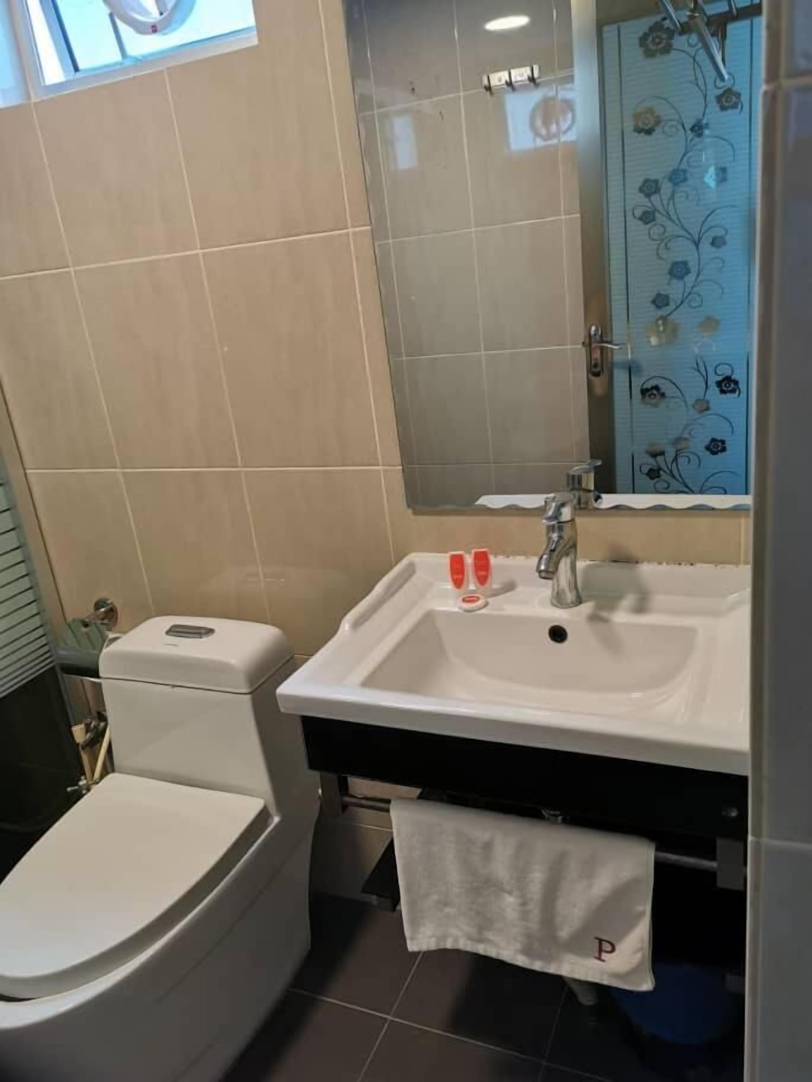 Regadera, regadera tipo lluvia, amenidades de baño gratuitas, bidet 