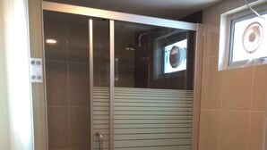 Bathroom - OYO 43970 Palace Inn (Miri)
