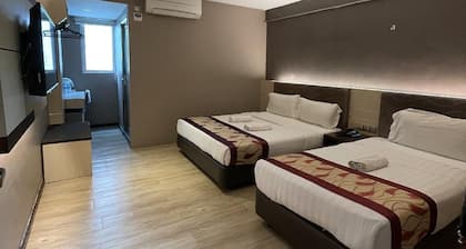OYO 43970 Palace Inn