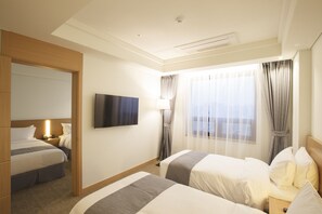 ห้องพักสำหรับสี่ท่าน | เครื่องนอนระดับพรีเมียม, มินิบาร์ฟรี, ตู้นิรภัยในห้องพัก, ผ้าม่านกันแสง