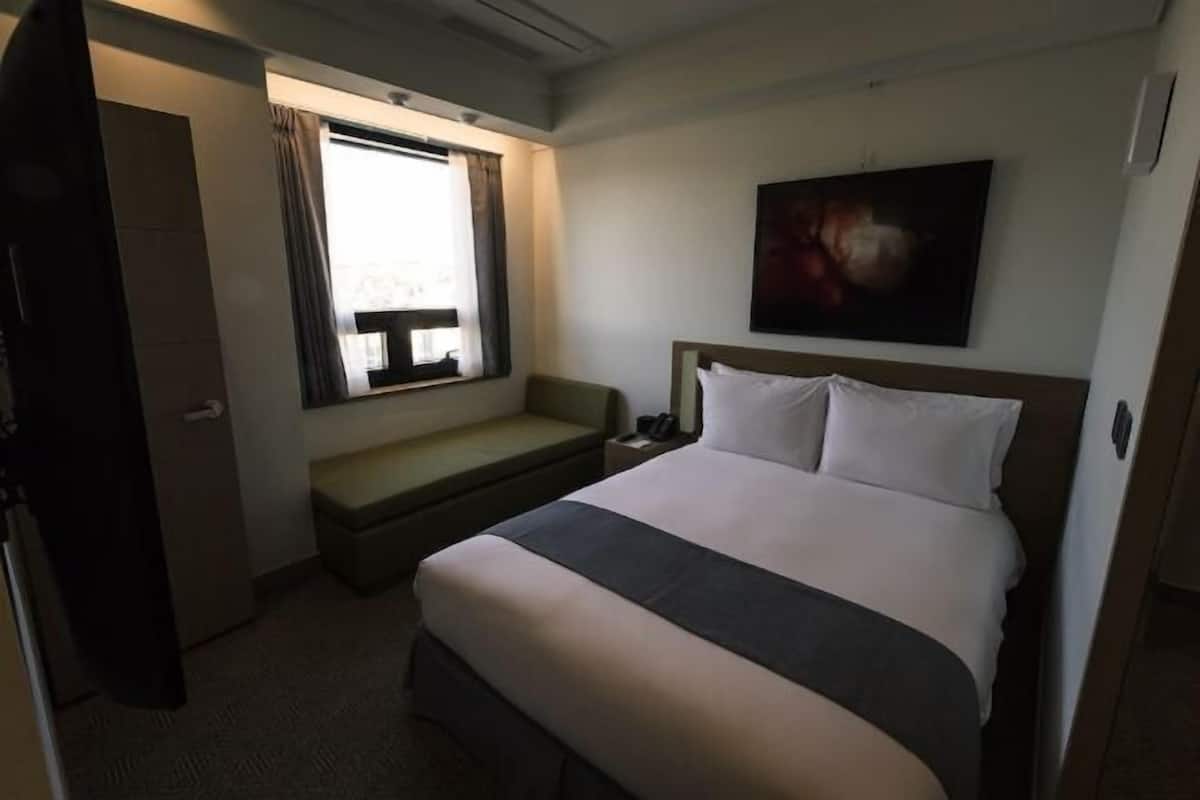 1 bedroom, premium bedding, free minibar, in-room safe
