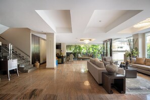 บริเวณนั่งเล่นที่ล็อบบี้