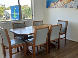 Deluxe Family Room | In-room dining