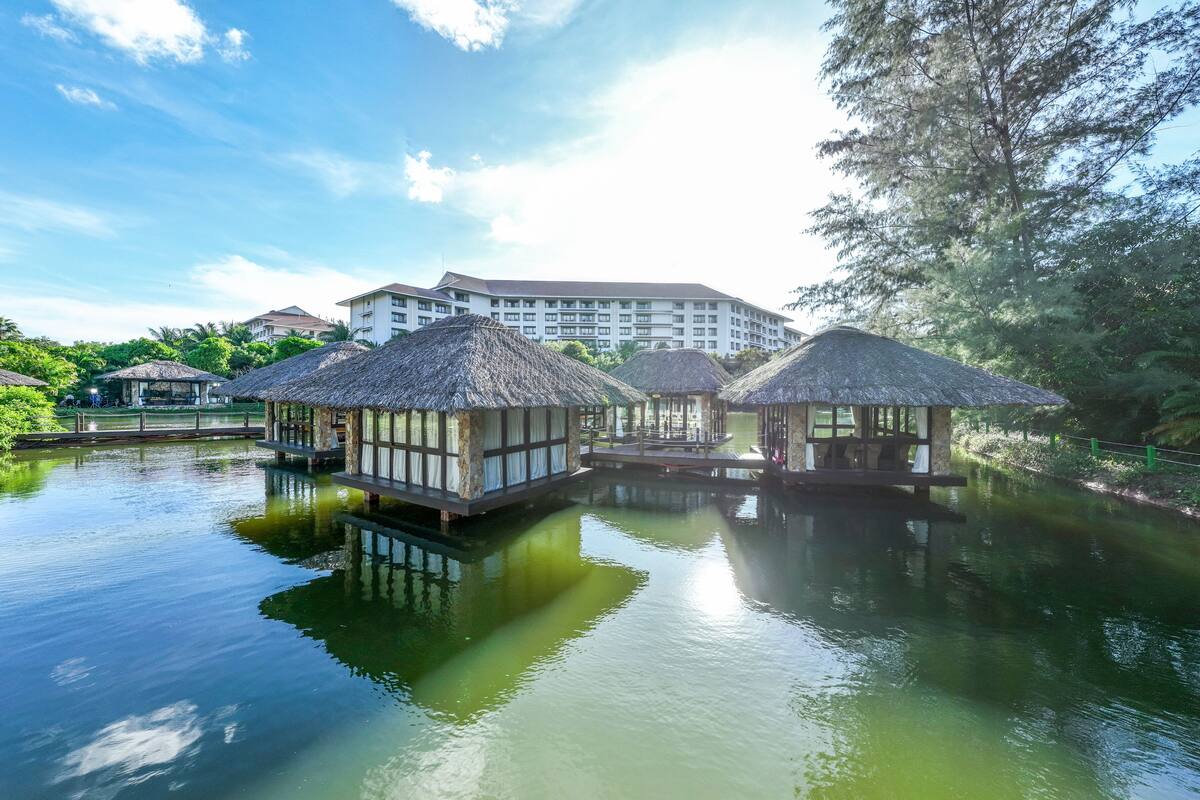 sauna, hot tub, steam room, body treatments, aromatherapy, body wraps