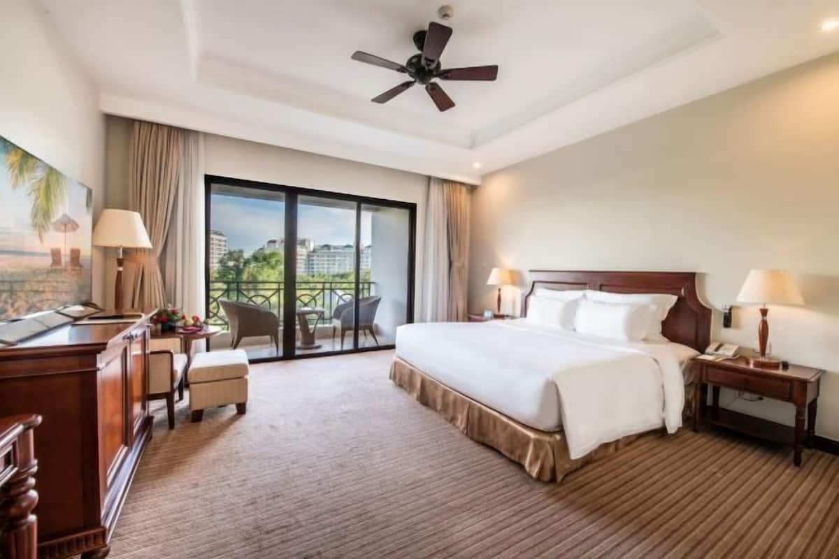 1 bedroom, minibar, in-room safe, desk