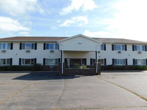 Front of property - AmeriVu Inn and Suites (Prentice)