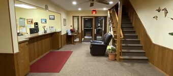 AmeriVu Inn and Suites