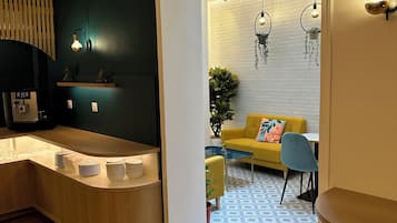 Café da manhã com buffet diário (EUR 16 por pessoa)