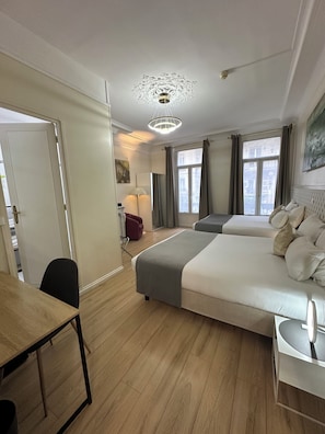 Kamar Superior | Brankas, meja kerja, tirai kedap cahaya, dan kedap suara