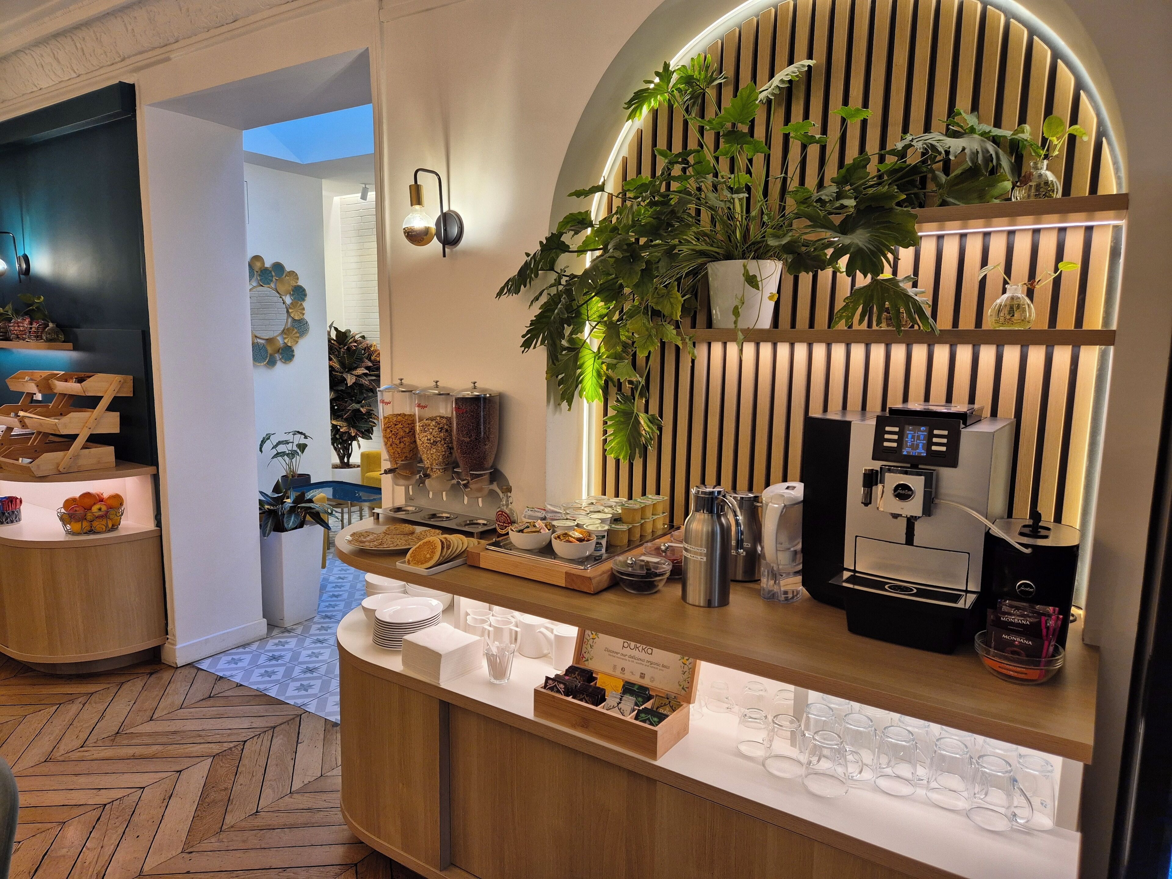 daily buffet breakfast (eur 16 per person)