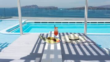 室外游泳池,日光浴躺椅