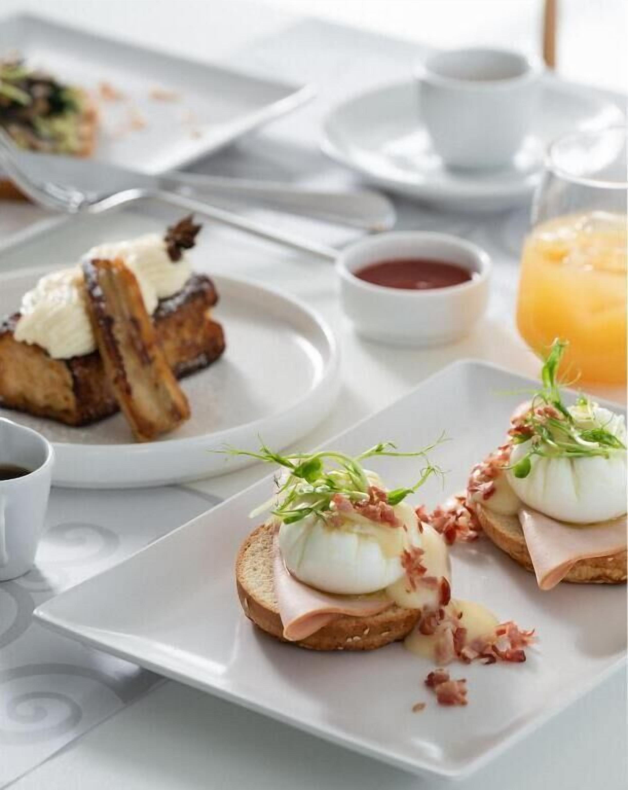 free daily full breakfast