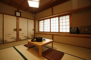 Traditional-Zimmer, eigenes Bad (Standard) | Essbereich im Zimmer