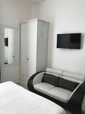 Double or Twin Room, Balcony, Ocean View | Premium bedding, minibar, desk, soundproofing - B&B Nike (Syracuse)