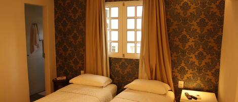 高級客房 | 迷你吧、客房內保險箱、免費無線上網