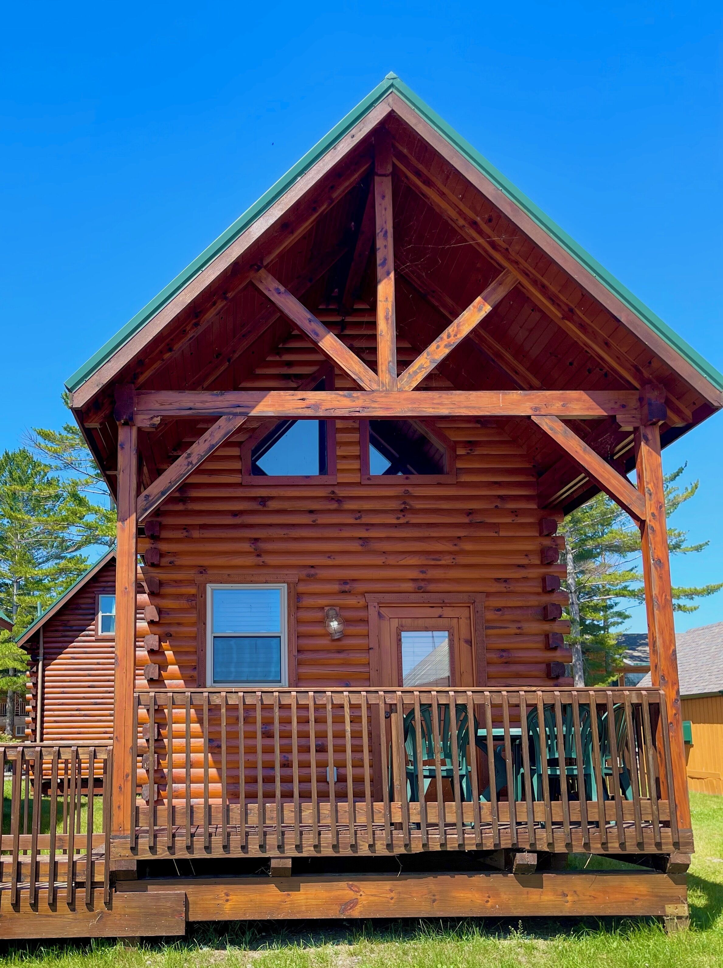 Family Cabin | Individually decorated, individually furnished, soundproofing