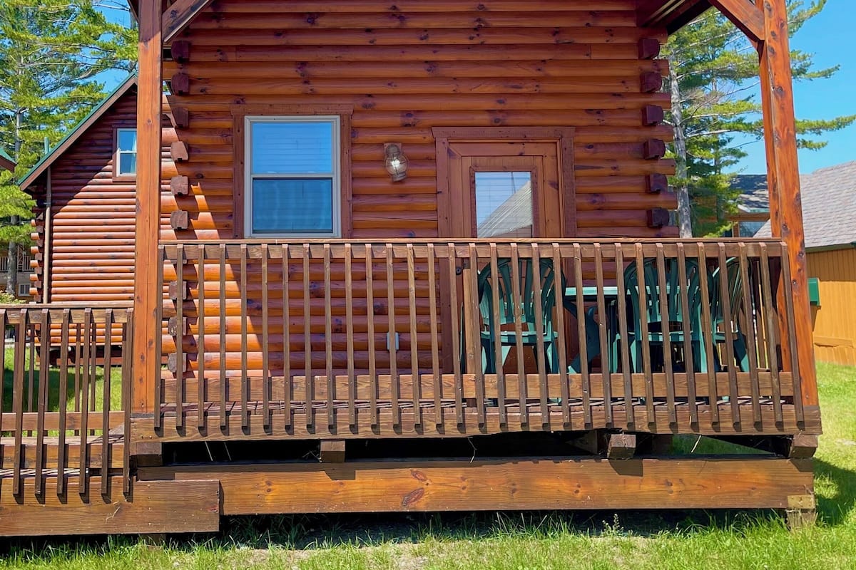 Family Cabin | Individually decorated, individually furnished, soundproofing