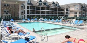 Piscina interna, piscina externa sazonal, espreguiçadeiras