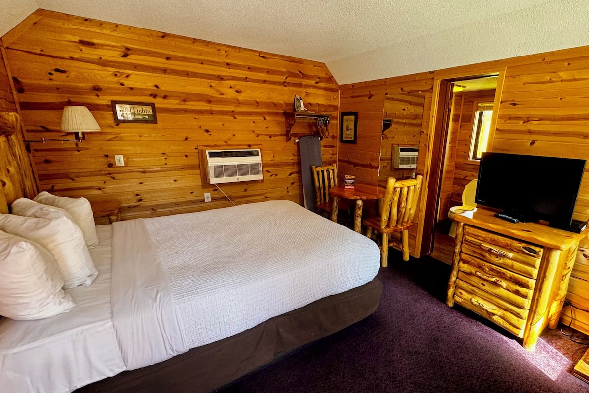 1 bedroom, individually decorated, individually furnished, soundproofing