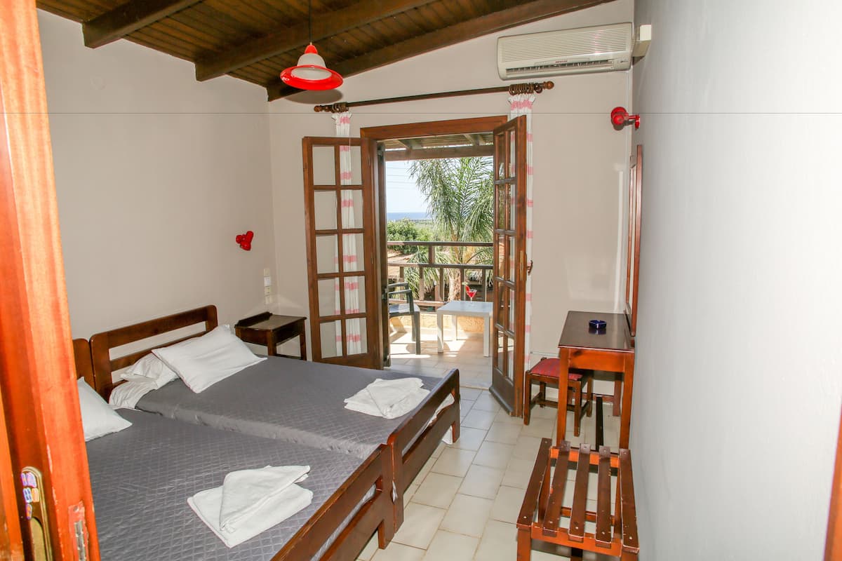 Iron/ironing board, bed sheets