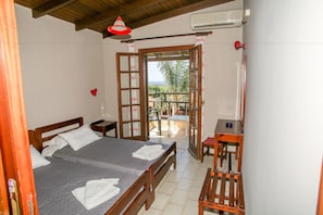 Iron/ironing board, bed sheets - Petros Village (Hersonissos)