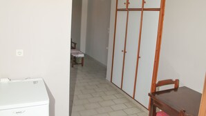 Iron/ironing board, bed sheets - Petros Village (Hersonissos)