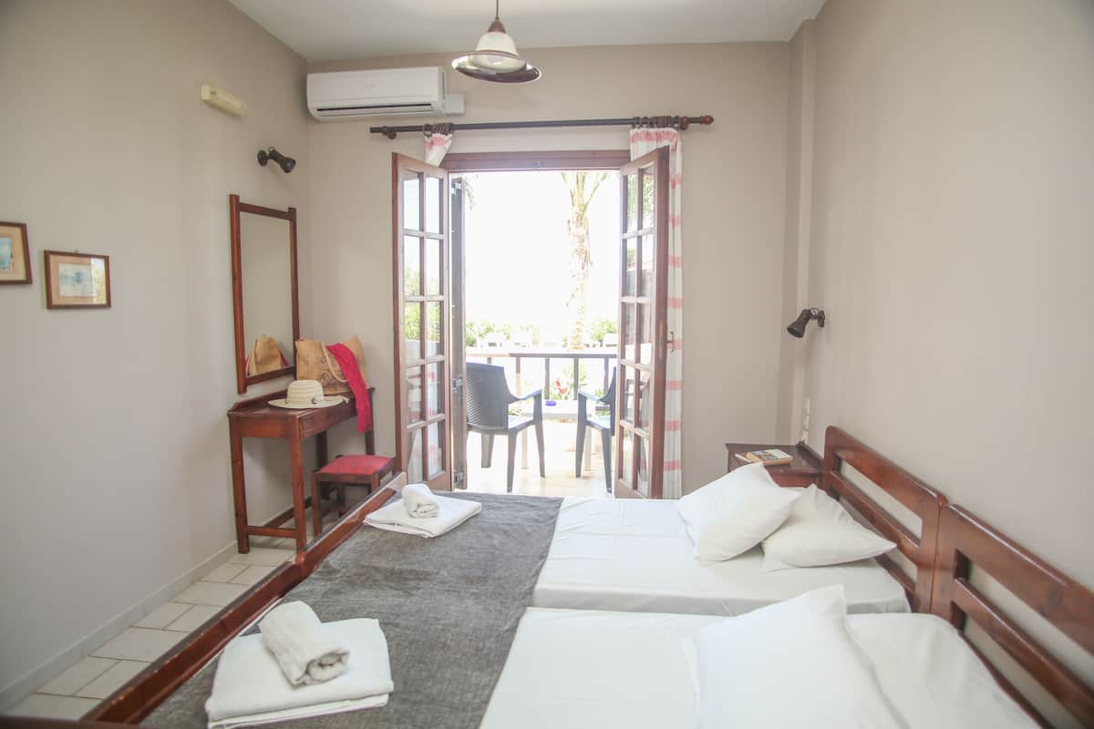 Studio (2 pax) | Iron/ironing board, bed sheets