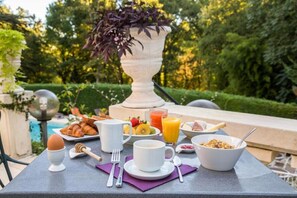 TĂ€gliches FrĂŒhstĂŒcksbuffet gegen GebĂŒhr