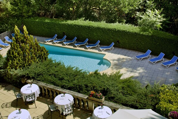 Outdoor pool, pool loungers
