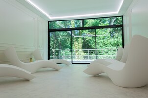 Sauna, hot tub, steam room, body treatments, hydrotherapy, body wraps