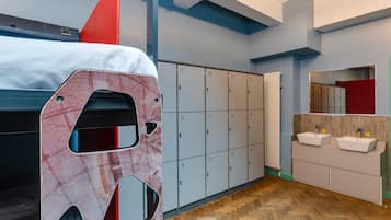 Bed in 18-bed Mixed Dorm, Shared Bathroom | 1 bedroom, in-room safe, free WiFi, bed sheets