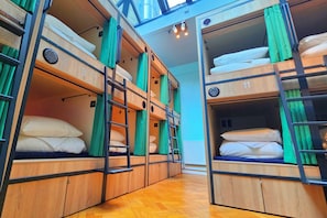 Pod in 14-Bed Mixed Dormitory