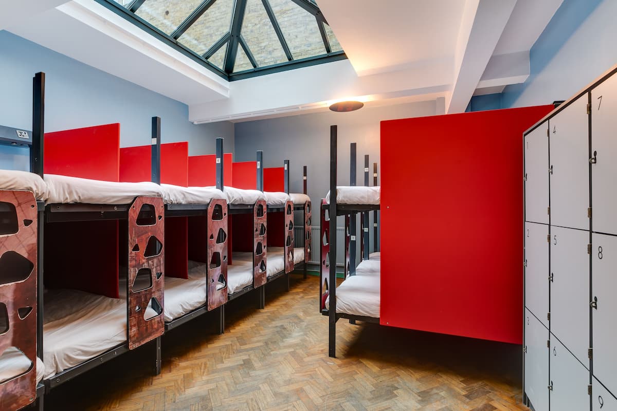 Bed in 18-bed Mixed Dorm, Shared Bathroom | 1 slaapkamer, een kluis op de kamer, gratis wifi, beddengoed
