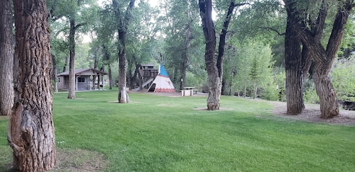 Stagecoach Inn & Suites