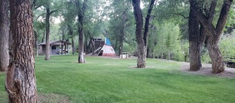 Stagecoach Inn & Suites