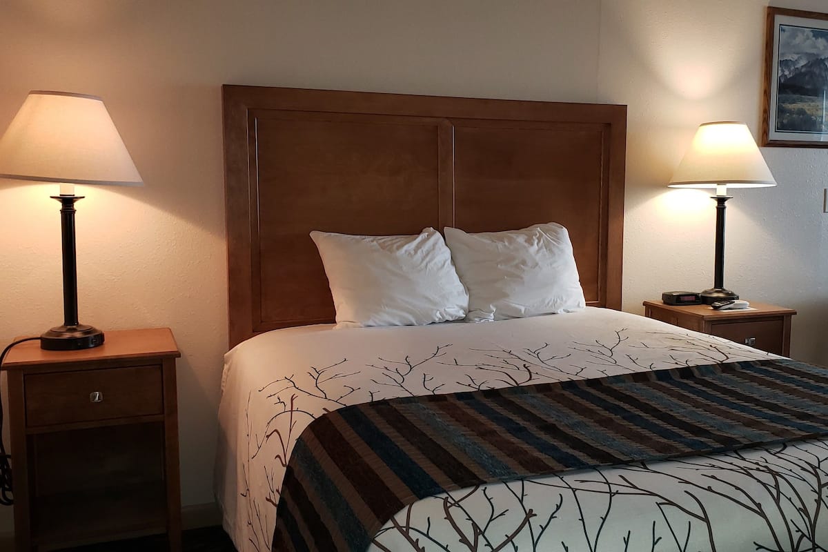 Standaard kamer, 1 queensize bed | Een bureau, verduisterende gordijnen, gratis wifi, beddengoed