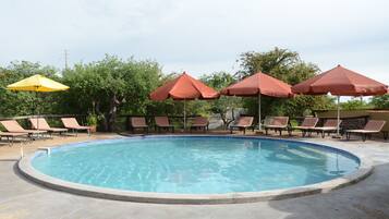 Outdoor pool, sun loungers