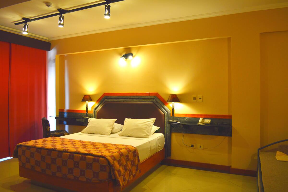 Executive Suite | Minibar, in-room safe, free cots/infant beds, free WiFi